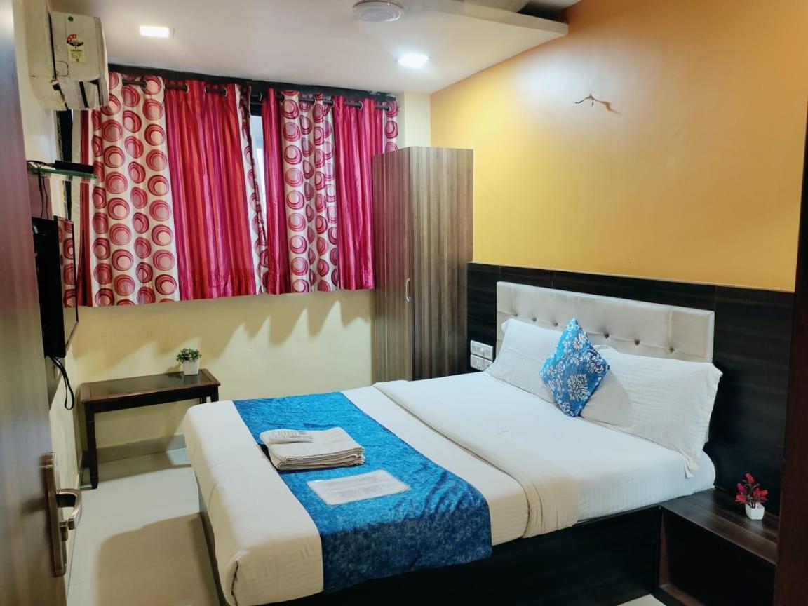 Hotel Golden Galaxy - Santacruz East Bombaim Exterior foto